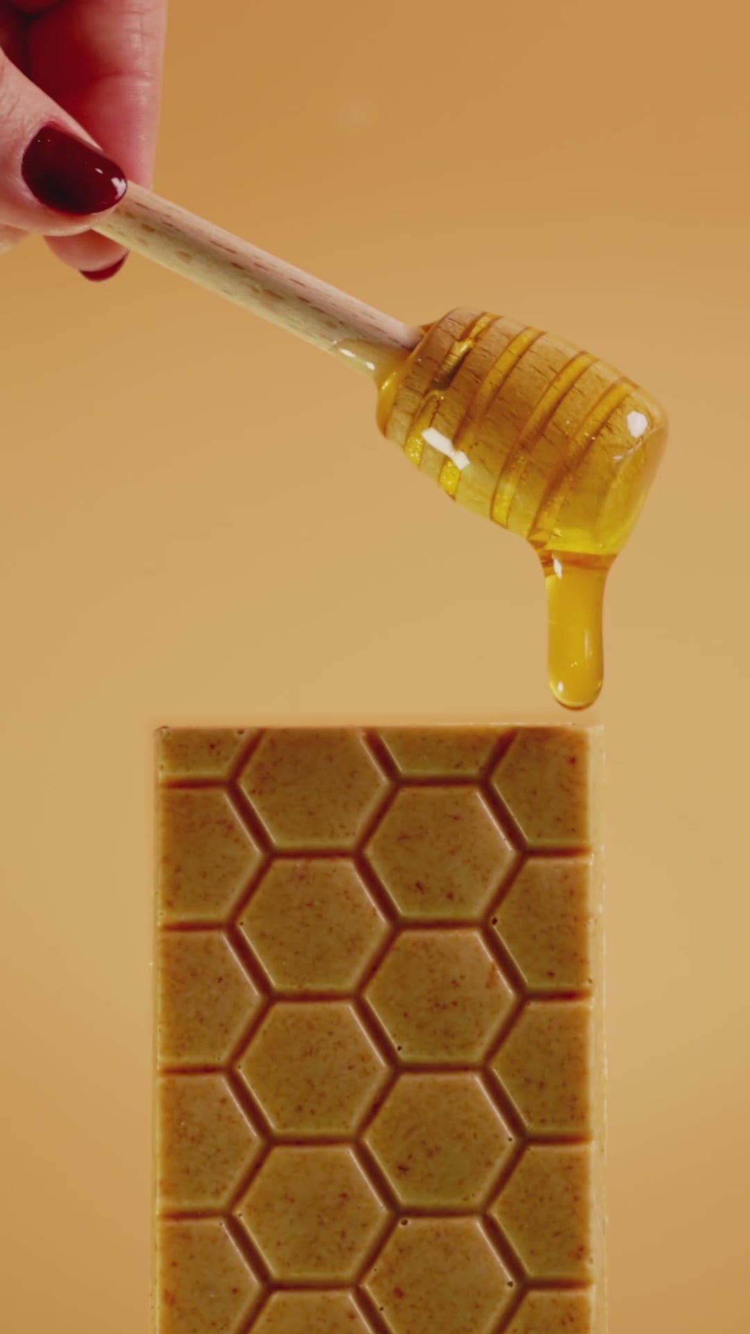 Load video: Crunchy Honeycomb Bar